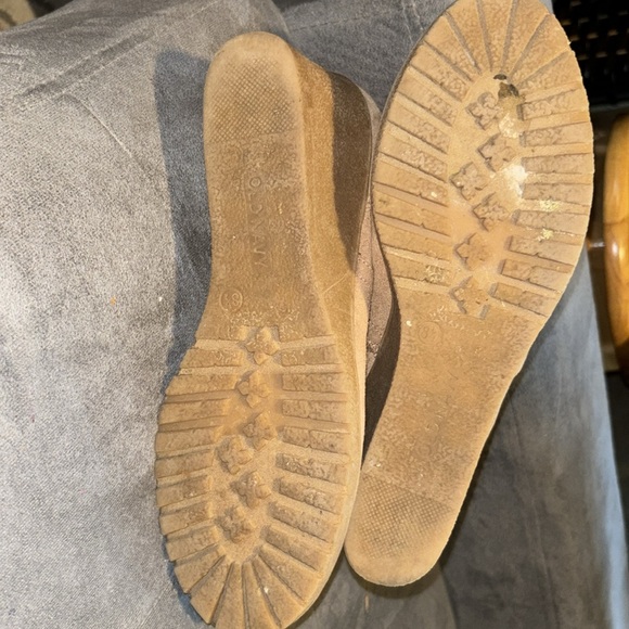 Old Navy Wedge Fur-lined Booties 8.5 - Picture 4 of 5